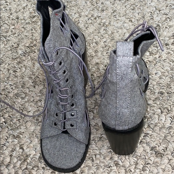 New Peep toe cut out ankle boot - Picture 3 of 3